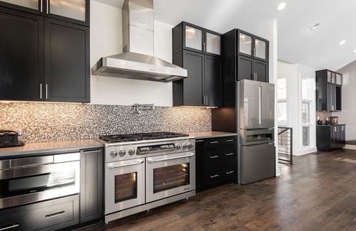 Germantown House | Germantown Retreat- Private Spa & Rooftop - Mins to Downtown