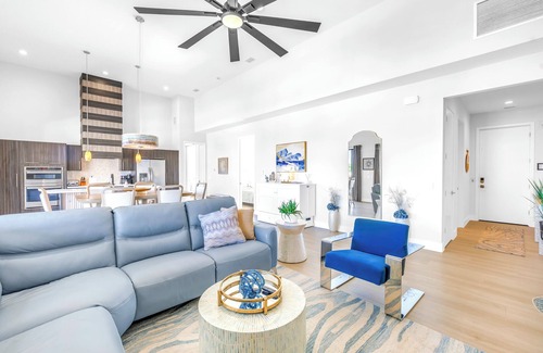 Siesta Key Condo | Gertrude's | Resort-like penthouse & pool, 500ft to private beach access and Siesta's whitest sand!