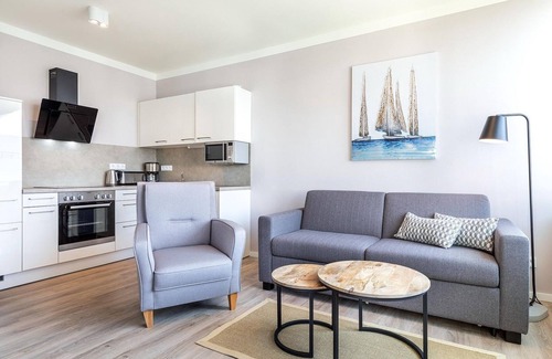 Alt-Travemunde/Ronnau Apartment | Geschmackvolles, Barrierearmes Apartment mit Loggia in Sonniger Süd-west-lage - Godewindpark