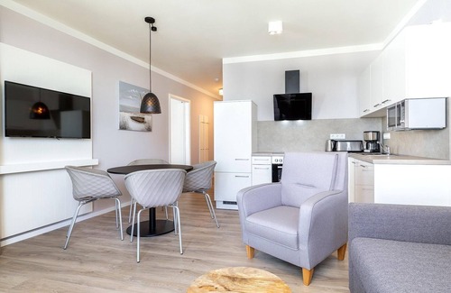 Alt-Travemunde/Ronnau Apartment | Geschmackvolles, Barrierearmes Apartment mit Loggia in Sonniger Süd-west-lage - Godewindpark