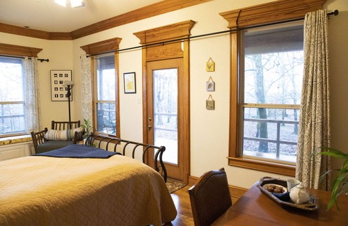 Ferndale Cabin | Get a real taste of true Southern hospitality and natural woodland beauty.