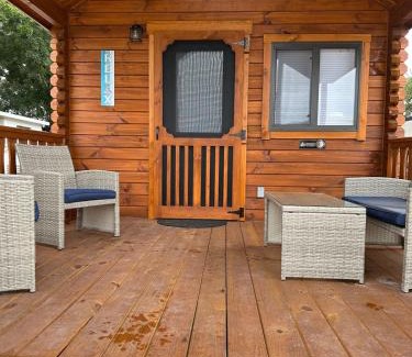 Holly Ridge House | Get-away Cabin in Surf City w Loft and Parking