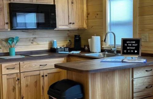 Holly Ridge House | Get-away Cabin in Surf City w Loft and Parking