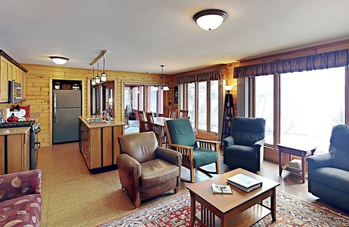 Hayward Cabin | Get away from it all at Tranquility on beautiful Teal Lake "the Quiet Lake"