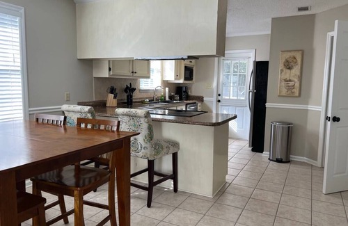 Remerton House | Get-Away on Wayland Cozy Cottage
