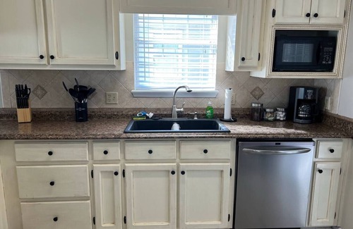 Remerton House | Get-Away on Wayland Cozy Cottage