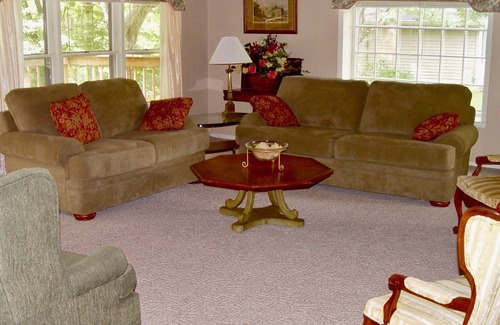 Bellmore House | Get-Away to Peace & Nature Heaven w/bubbling brook & Sugar Creek access.