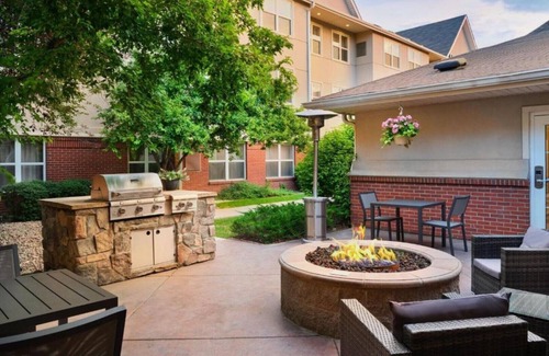 Longmont House | Get comfortable at our extended stay hotel in Longmont, CO