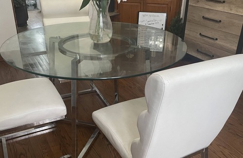 Milwaukee House | Get Cozy And Stay Awhile -central location