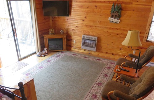 East Bernstadt Cabin | Get "lost in the woods" At This Totally Secluded, Romantic & Intimate Cabin!