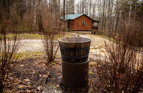 Carbon Hill Cabin | Get Settled in at the Settlers Roost