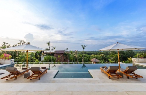 Pecatu Villa | GETAWAY 6BR Villa, INFINITY-EDGED POOL! W/Magnificent Ocean Views, Uluwatu!