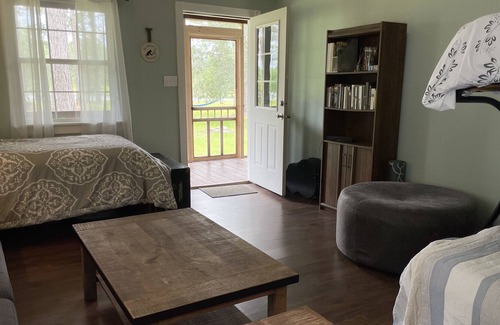 Poplarville Cabin | Getaway Cabin by the Water