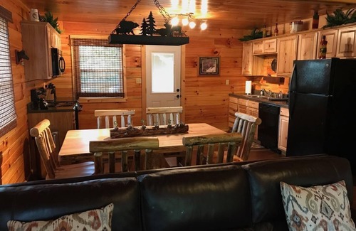 Campton Cabin | Getaway Cabin with a hot tub and internet