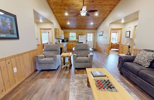 Gaines Cabin | Getaway Dream on Pine Creek Hemlock Cabin bring family or friends or just two