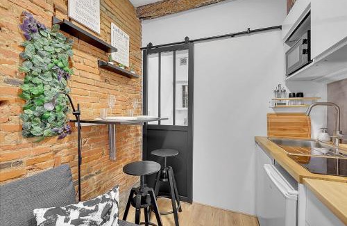 Carmes Apartment | Getaway For 2 Beautiful Studio Near The Garonne