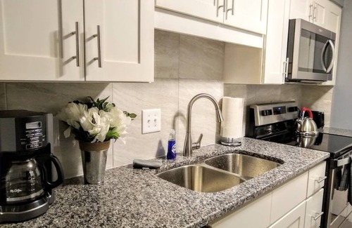 Southwest Raleigh House | Getaway in Central Raleigh