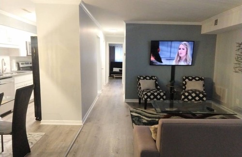 Southwest Raleigh House | Getaway in Central Raleigh