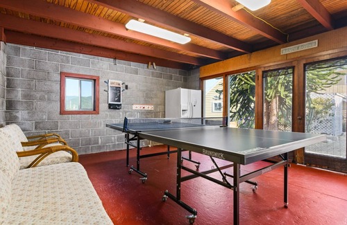 Garibaldi House | Getaway in Garibaldi, New Décor Throughout, Open Patio w/View, Ping Pong, Walk to Downtwn Garibaldi