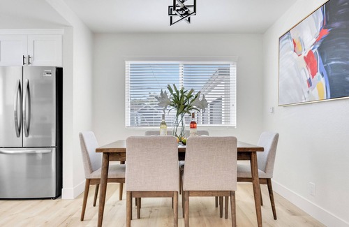 Eastside House | Getaway in Long Beach, 5 minutes to Beach & Fun!