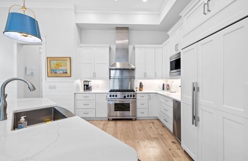 Cottage District House | Getaway This Fall to Oh Happy Day - Cottage District! Ping Pong Table!