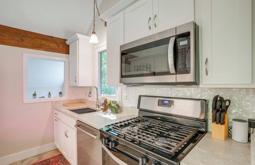 Nellysford House | Getaway w/Lake Views near Wintergreen Resort!