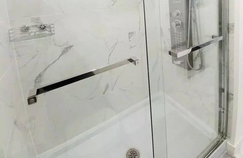 Orillia House | Getaway with an 8-seater Hot Tub & Gaming