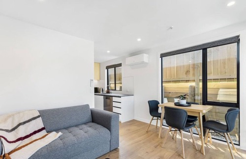 Kawarau Falls House | Getaway: your own slice of paradise!