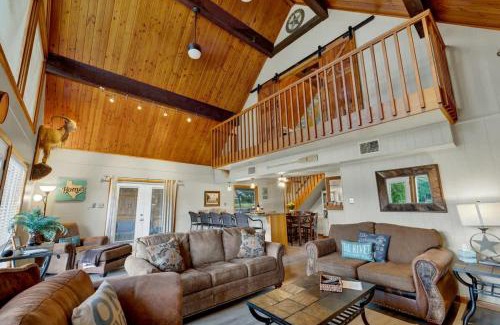 New Braunfels House | Gettin' Guada loopy with Hot Tub & Riverfront