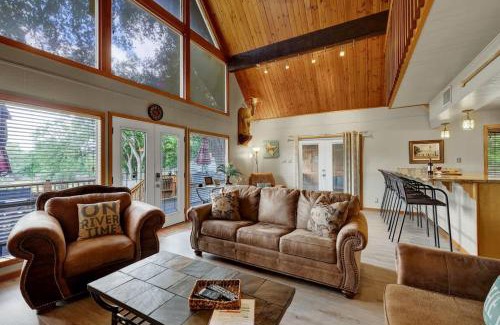 New Braunfels House | Gettin' Guada loopy with Hot Tub & Riverfront