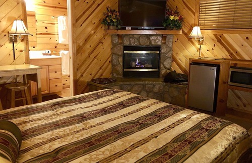 Running Springs Hotel | Giant Oaks Lodge