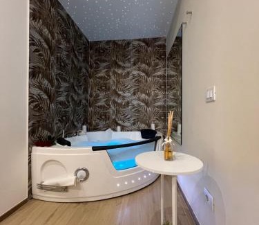 Appio Latino Apartment | Gianvenuti House Rome - Metro A with Jacuzzi