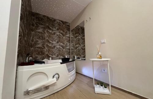 Appio Latino Apartment | Gianvenuti House Rome - Metro A with Jacuzzi