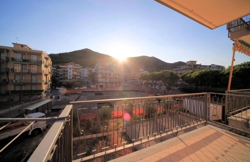 Borghetto Santo Spirito Apartment | Giardini 13 Int 10 - One Bedroom Apartment, Sleeps 5