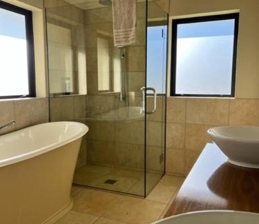 Gibbston Bed & Breakfast | Gibbston House Boutique B&B