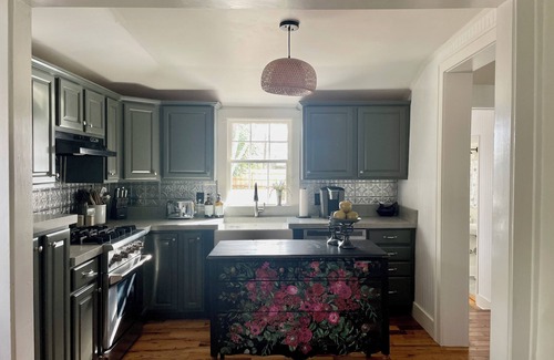 Historic Downtown Franklin House | Gideon's House - Modern Amenities in Historic 1854 Charmer