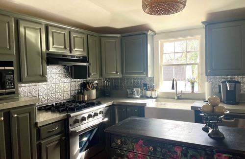 Historic Downtown Franklin House | Gideon's House - Modern Amenities in Historic 1854 Charmer