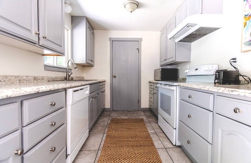 Gig Harbor House | Gig Harbor Cozy Get Away, Bring Fido - Park like Backyard