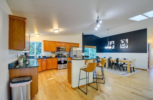 Artondale House | Gig Harbor Vacation Rental w/Private Hot Tub!