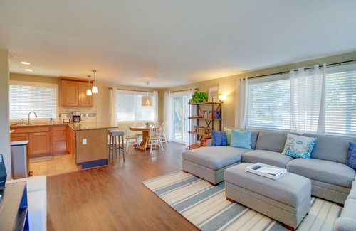 Gig Harbor House | Gig Harbor Vacation Rental Home: 1 Mi to Uptown!