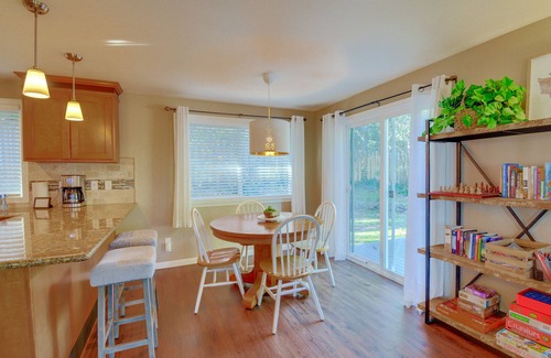 Gig Harbor House | Gig Harbor Vacation Rental Home: 1 Mi to Uptown!