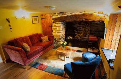 Clynderwen Cottage | Gilfach Cottage · Cosy Cottage in Wild Countryside by Llys-y-Fran
