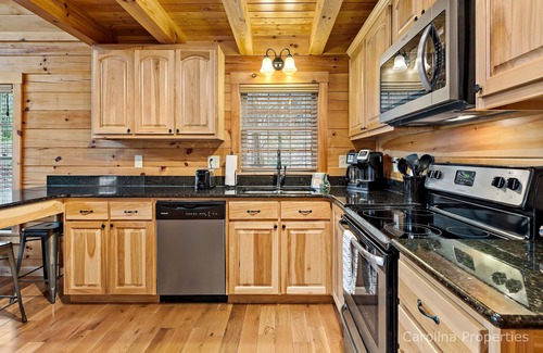 Lake Lure Cabin | Gillford Cabin - Pet Friendly, Creek, Lake Access!