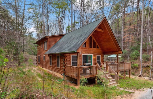 Lake Lure Cabin | Gillford Cabin - Pet Friendly, Creek, Lake Access!