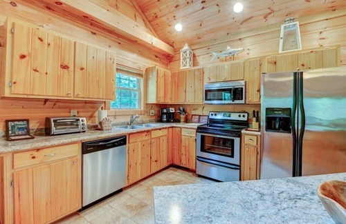 Lake Lure Cabin | Gillford Cottage - Creek, Private, Lake Access!