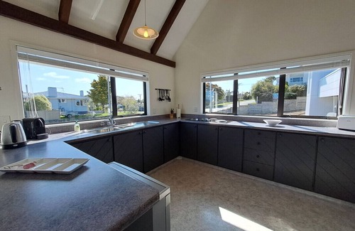 Taupo House | Gillies Charm - Wi-Fi & linen included