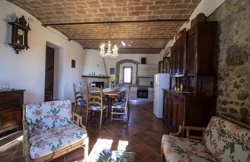 San Gimignano Apartment | Gina, apartment overlooking the hills of San Gimignano