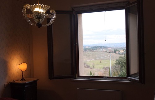 San Gimignano Apartment | Gina, apartment overlooking the hills of San Gimignano