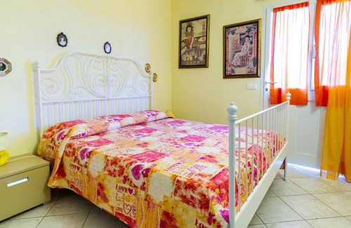 Poggi Apartment | Ginestra Apartment in Villa with Swimming Pool