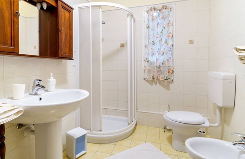 Poggi Apartment | Ginestra Apartment in Villa with Swimming Pool